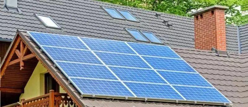 光伏發(fā)電“租房頂、免費裝”新套路，警惕陰陽合同，天上不會掉餡餅！